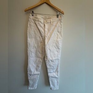 American Eagle White Skinny Jeans |
Size 12 | Dreamy Neutral Staple
